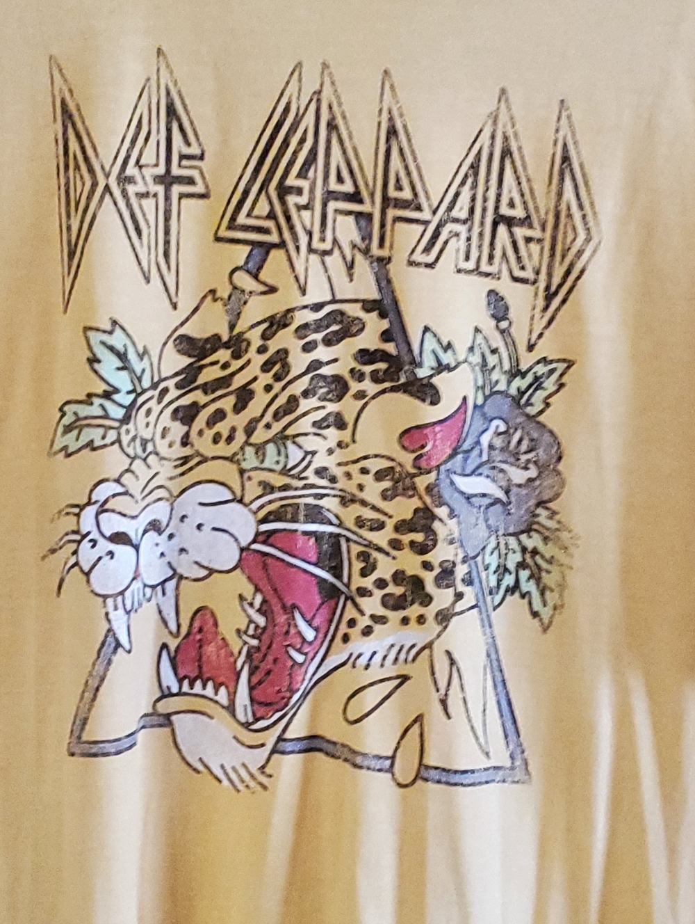 DEF LEPPARD LARGE SHORT SLEEVE TSHIRT   YELLOW UNISEX. DISTRESSED - Picture 2 of 6
